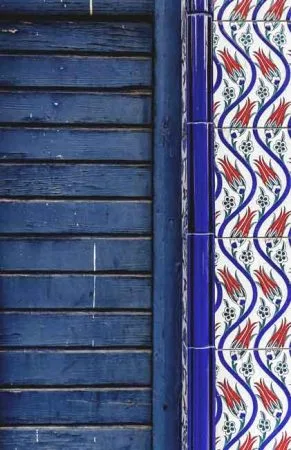 Iznik tiles with tulip motif - Weatherstaff PlantingPlanner blog