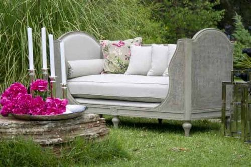 Garden furniture in pale colours